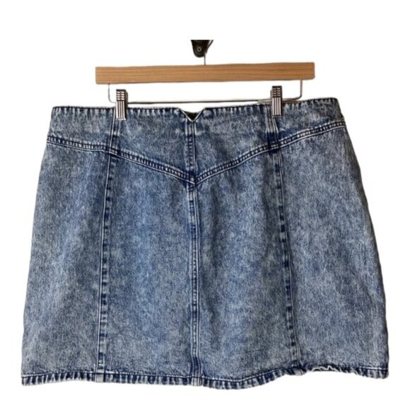Forever 21 Denim Skirt Bleached or Stone Wash Look Size 2X - Picture 2 of 5